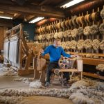 La lavorazione della lana nelle comunità alpine: un'arte senza tempo
